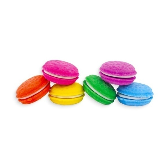 🏷️ 4/$25 NWT Set of 6 Vanilla Scented Macarons Erasers - Picture 2 of 7